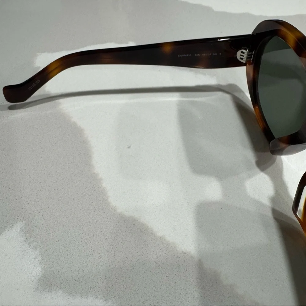 LOEWE Tortoiseshell Round Sunglasses - Picture 6 of 11